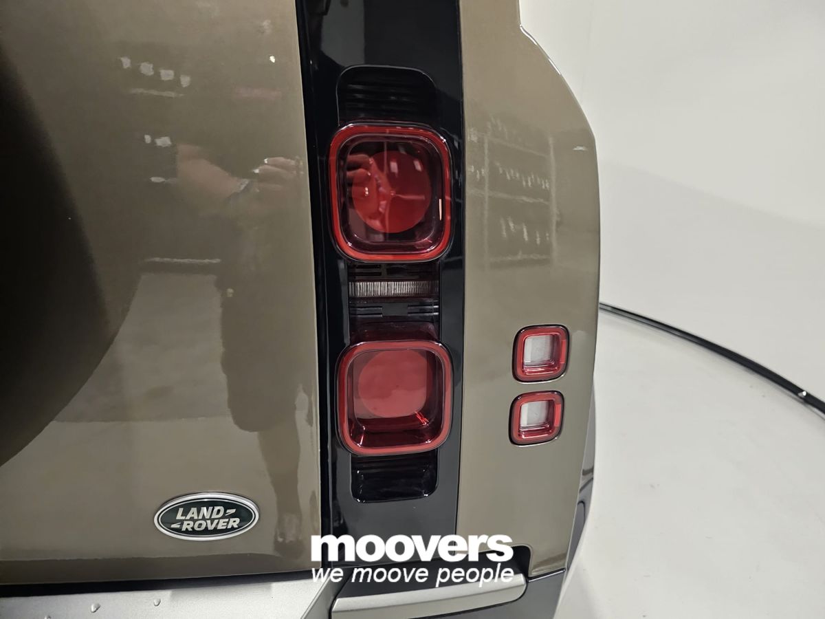 LAND ROVER Defender 110 3.0D I6 250 CV AWD Auto X-Dynamic HSE